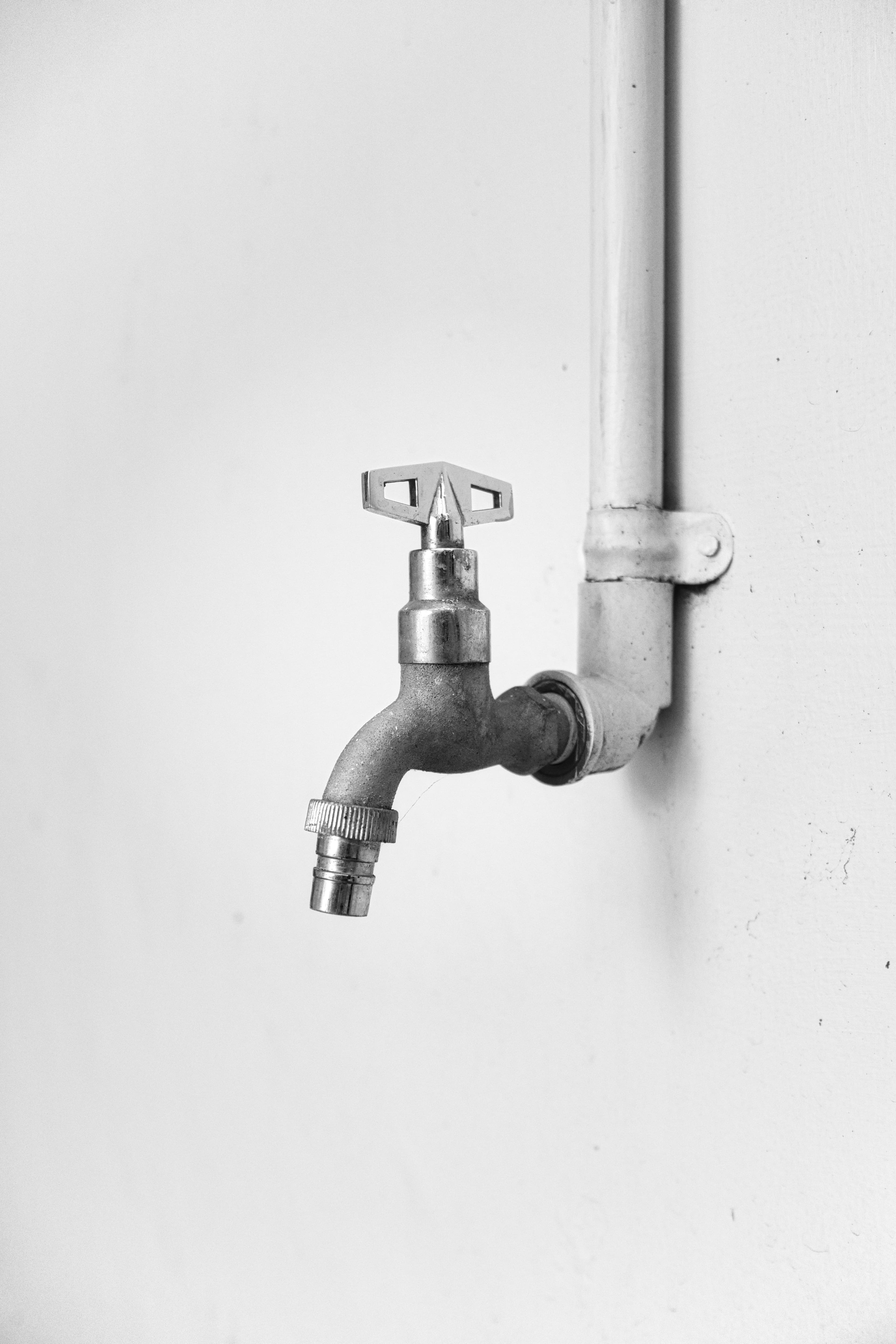 Forged shutoff valve and precision pipe connection